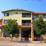 Viktoria 3*